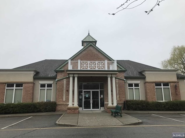 1109 Windsor Park Ct, Englewood NJ  07631-4924 exterior