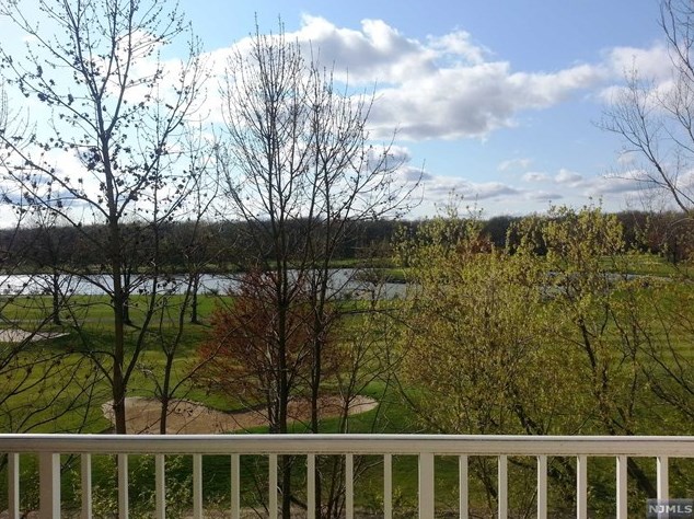 1109 Windsor Park Ct, Englewood NJ  07631-4924 exterior