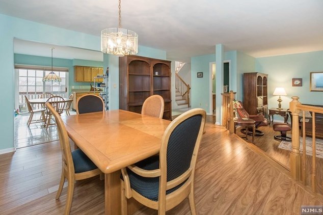 26 Beacon Hl, Pompton Falls NJ  07442-1350 exterior