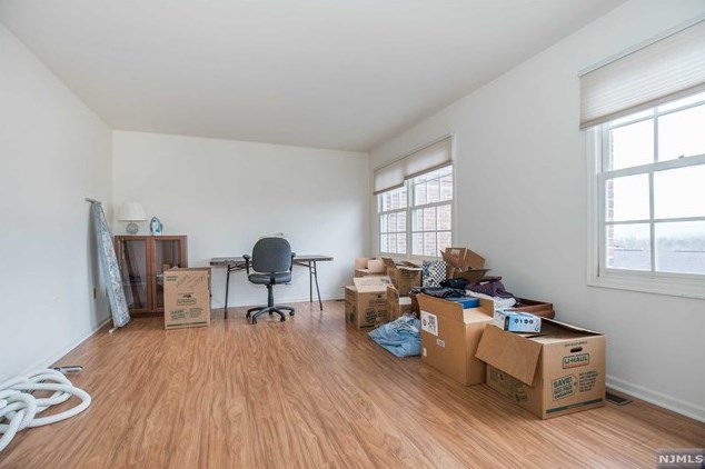 26 Beacon Hl, Pompton Falls NJ  07442-1350 exterior