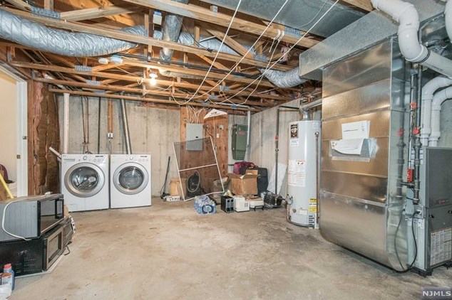 26 Beacon Hl, Pompton Falls NJ  07442-1350 exterior