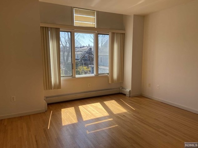 2441 Hammett Ave, West Fort Lee NJ  07024-3935 exterior