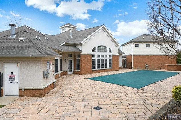 2310 The Plz, Tenafly NJ 07670-1059 exterior