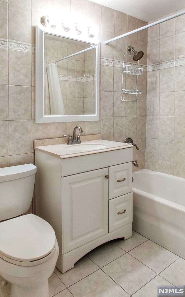 2348 Linwood Ave, West Fort Lee NJ 07024-3869 exterior