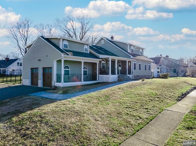 108 Whitney Ave, Pompton Lakes NJ  07442-1920 exterior