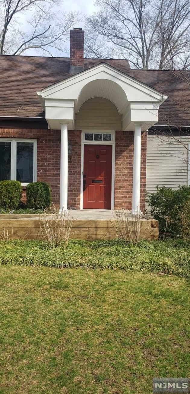 23 Benjamin Rd, Tenafly NJ  07670-2641 exterior