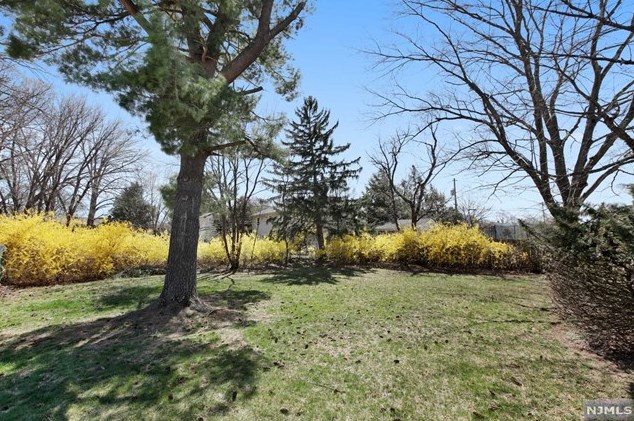 640 Dawes Hwy, Pompton Falls NJ 07442-1545 exterior