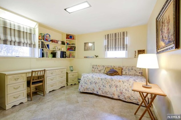 640 Dawes Hwy, Pompton Falls NJ 07442-1545 exterior