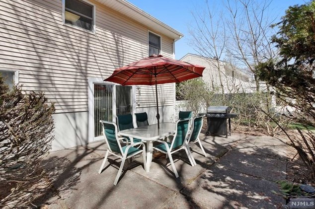 640 Dawes Hwy, Pompton Falls NJ 07442-1545 exterior