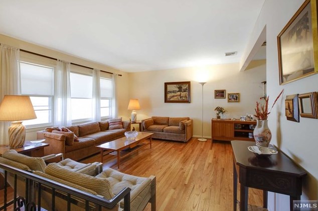 640 Dawes Hwy, Pompton Falls NJ 07442-1545 exterior