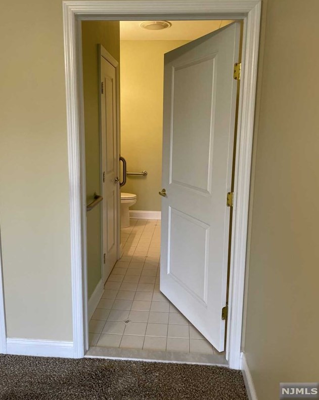 520 Victor St, Saddle Brook NJ  07663-6123 exterior