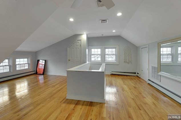 19 Myrtle St, Rutherford NJ  07070-1129 exterior