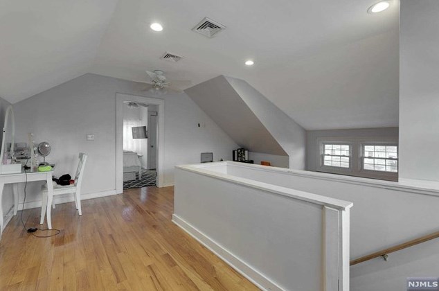 19 Myrtle St, Rutherford NJ  07070-1129 exterior