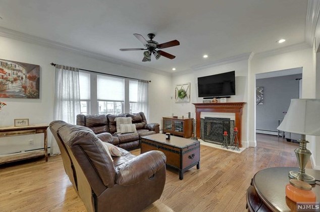 19 Myrtle St, Rutherford NJ  07070-1129 exterior