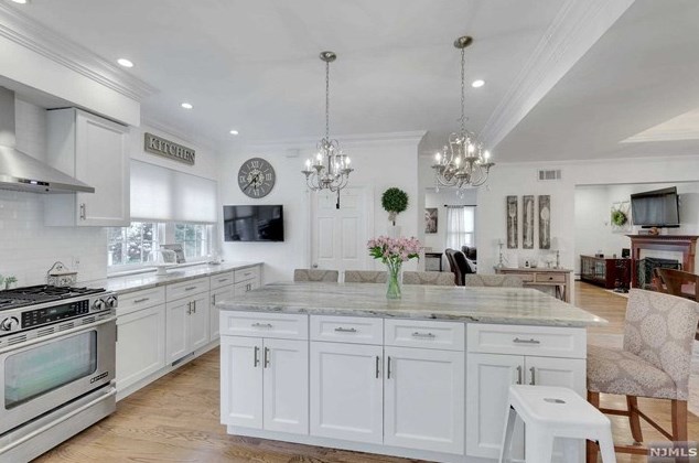 19 Myrtle St, Rutherford NJ  07070-1129 exterior