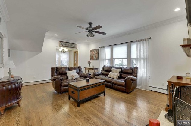 19 Myrtle St, Rutherford NJ  07070-1129 exterior