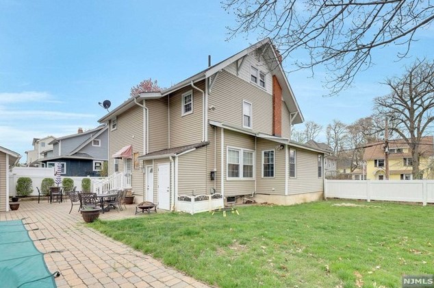 19 Myrtle St, Rutherford NJ  07070-1129 exterior