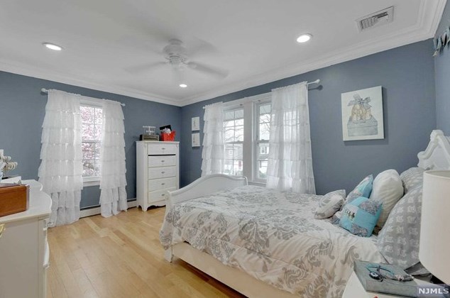 19 Myrtle St, Rutherford NJ  07070-1129 exterior