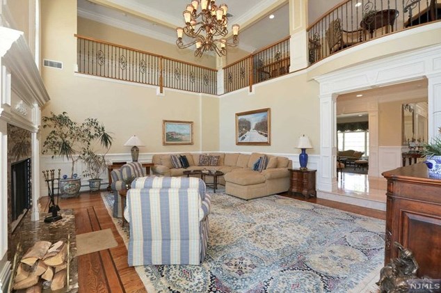 49 Carol Dr, Englewood, NJ 07632