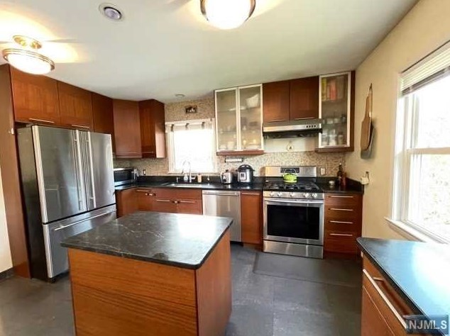 180 Passaic Ave, Rutherford NJ  07070-1937 exterior