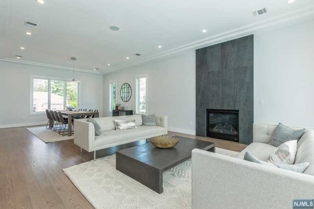 160 Columbus Dr, Tenafly NJ  07670-1633 exterior