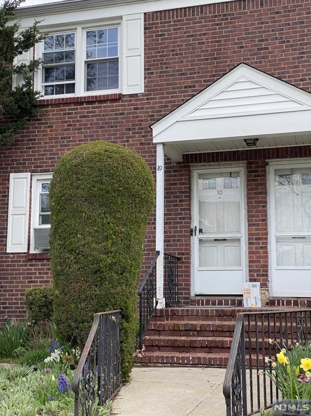 10 Gouverneur Ave, Rutherford NJ  07070-2625 exterior
