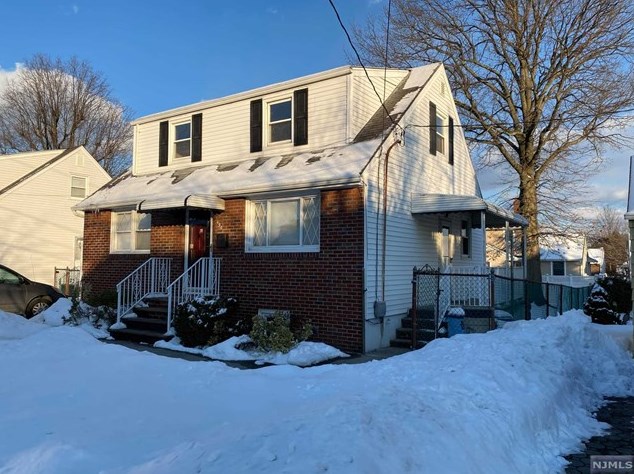 696 2nd St, Secaucus NJ  07094-3132 exterior