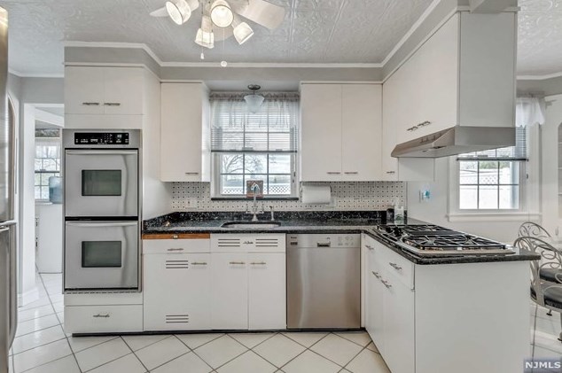 84 Raymond Ave, Rutherford NJ  07070-1134 exterior