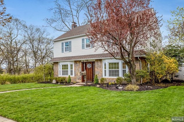 84 Raymond Ave, Rutherford NJ  07070-1134 exterior