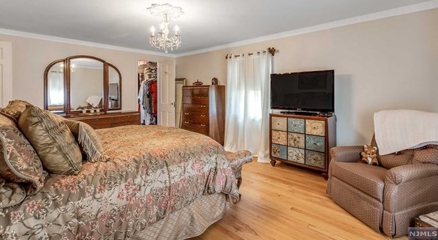 84 Raymond Ave, Rutherford NJ  07070-1134 exterior