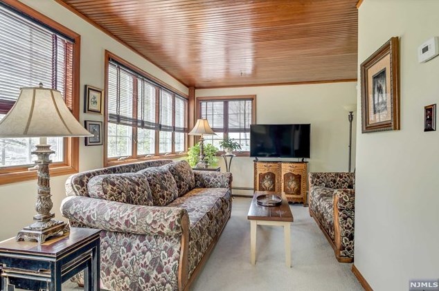 84 Raymond Ave, Rutherford NJ  07070-1134 exterior