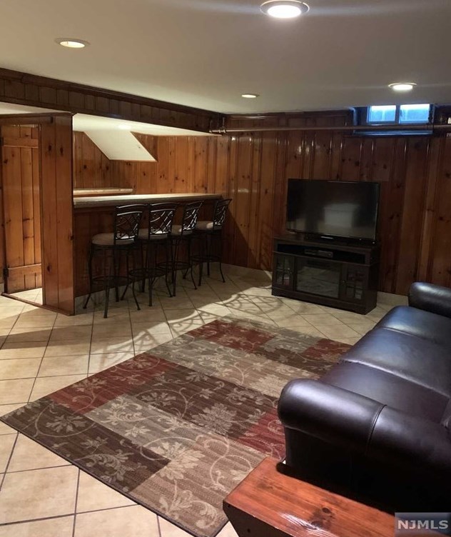 84 Raymond Ave, Rutherford NJ  07070-1134 exterior