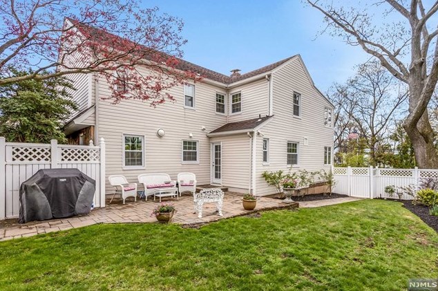 84 Raymond Ave, Rutherford NJ  07070-1134 exterior