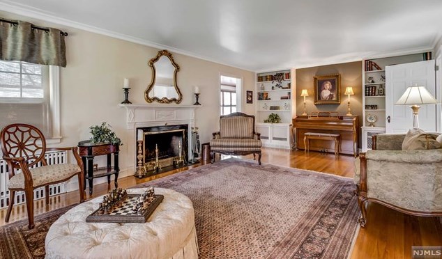 84 Raymond Ave, Rutherford NJ  07070-1134 exterior