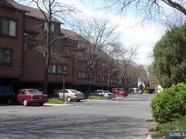 129 Sandpiper Ky, Secaucus NJ  07094-2210 exterior
