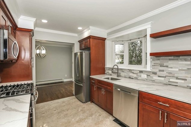 21 Charles Pl, Westwood NJ  07675-7231 exterior