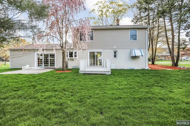 21 Charles Pl, Westwood NJ  07675-7231 exterior