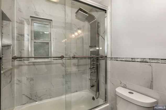 21 Charles Pl, Westwood NJ  07675-7231 exterior