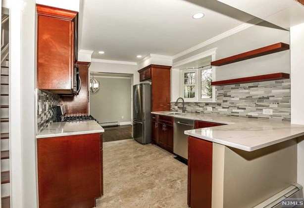 21 Charles Pl, Westwood NJ  07675-7231 exterior