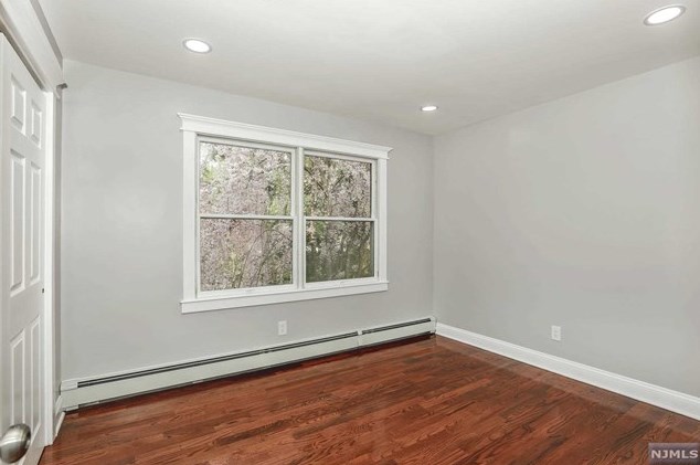 21 Charles Pl, Westwood NJ  07675-7231 exterior