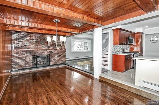 21 Charles Pl, Westwood NJ  07675-7231 exterior