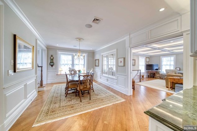 60 Marcotte Ln, Bergenfield NJ 07621-3213 exterior