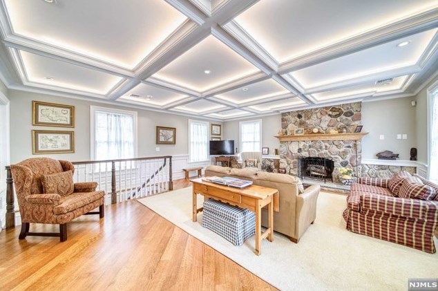 60 Marcotte Ln, Bergenfield NJ 07621-3213 exterior