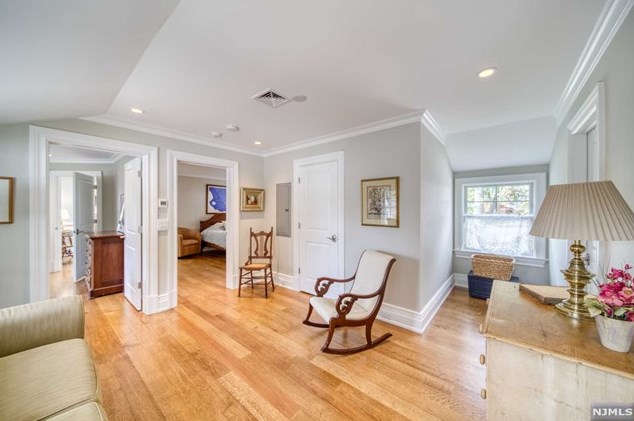 60 Marcotte Ln, Bergenfield NJ 07621-3213 exterior