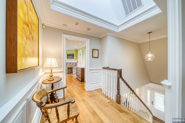 60 Marcotte Ln, Bergenfield NJ 07621-3213 exterior