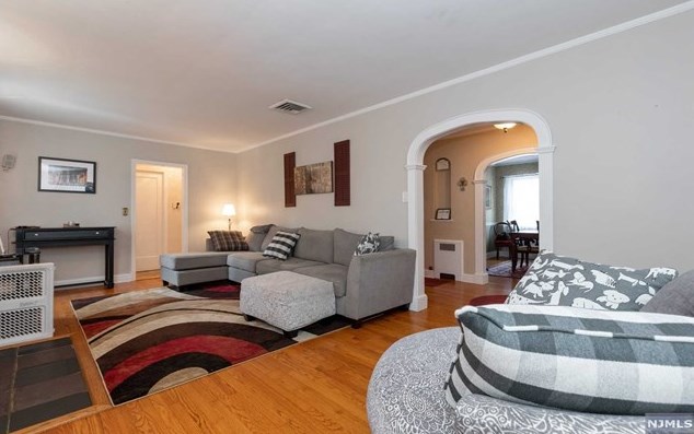 34 Carlton Pl, Rutherford NJ  07070-1120 exterior