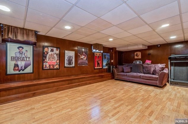 34 Carlton Pl, Rutherford NJ  07070-1120 exterior