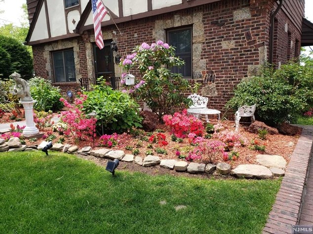 34 Carlton Pl, Rutherford NJ  07070-1120 exterior