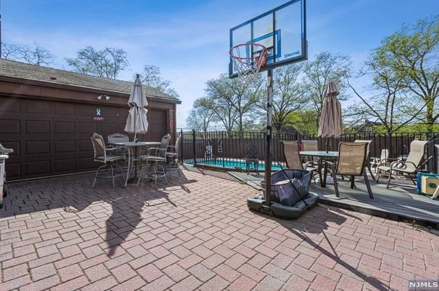 34 Carlton Pl, Rutherford NJ  07070-1120 exterior