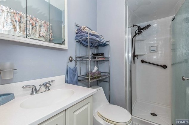 34 Carlton Pl, Rutherford NJ  07070-1120 exterior